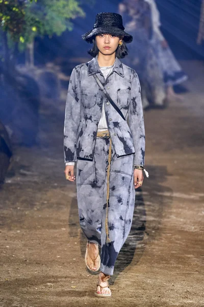 Look 64